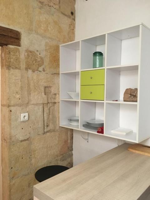 Appart Sympa Dans Le Vieux Nîmes Exteriör bild