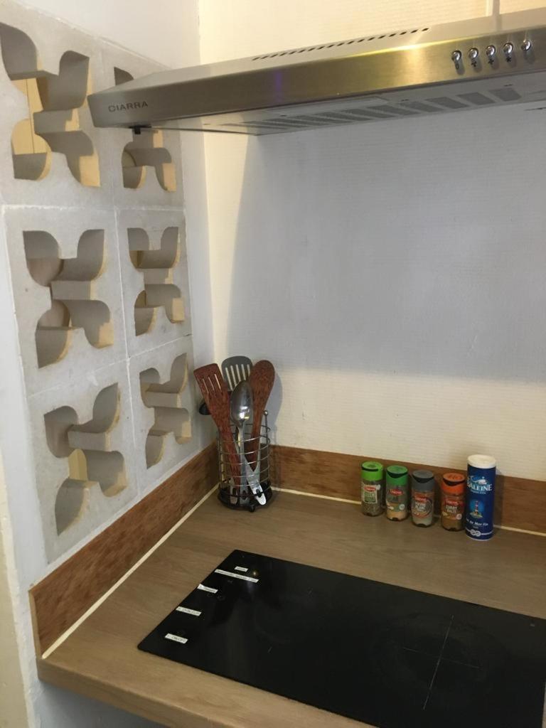 Appart Sympa Dans Le Vieux Nîmes Exteriör bild